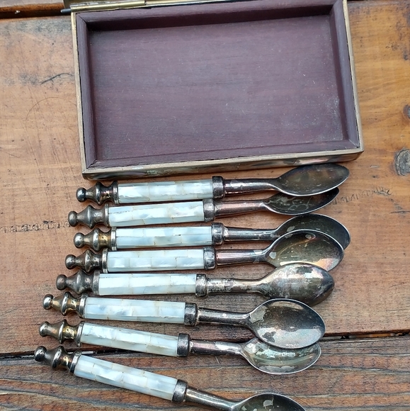 Mother of Pearl Handled and Pearl topped box - Picture 2 of 8